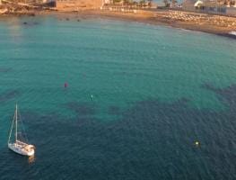 Velero en Reserva Marina Isla de Tabarca _ náutica Comunitat Valenciana