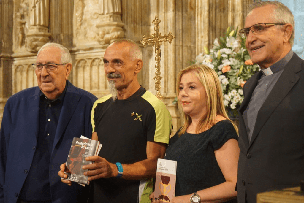 Turisme recibe al primer peregrino que ha completado a pie la Ruta del Grial