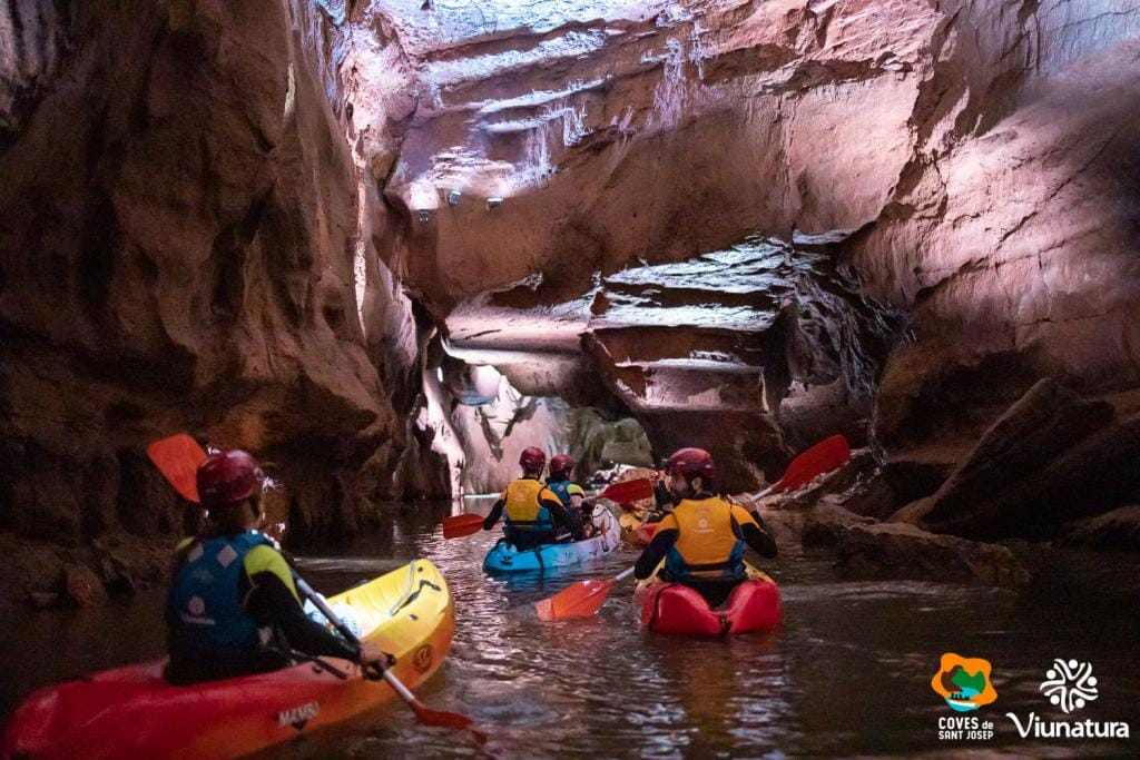 Espeleokayak en Les Coves de Sant Josep