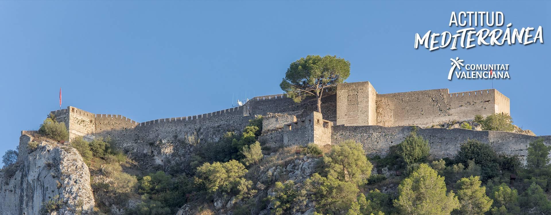  Imatge del Castell de Xàtiva il·luminat de nit 	