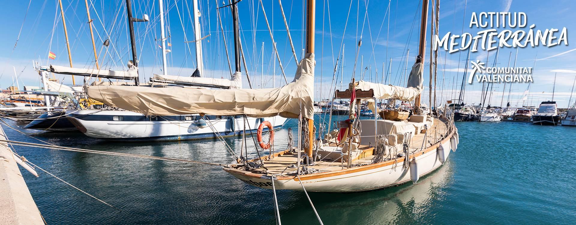 Panoramic image of a sailboat sailing in Peñiscola 	